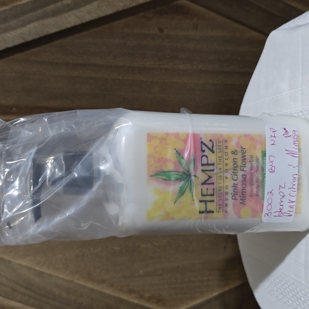 NIP Hempz Pink Citron & Mimosa Flower Herbal Body Moisturizer 17 Fluid Ounces - Picture 4 of 4